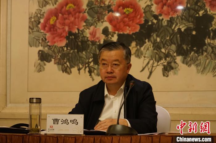 圖為全國人大常委會委員、全國人大華僑委員會副主任委員、致公黨中央副主席曹鴻鳴講話?！∨擞隄?攝