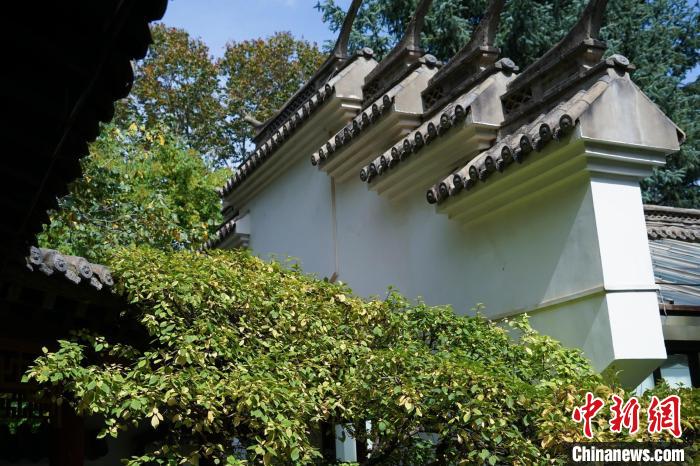 圖為西寧園林植物園內(nèi)的蘇式風格建筑?！●R銘言 攝