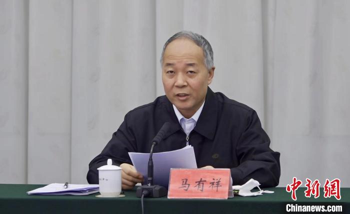 圖為農(nóng)業(yè)農(nóng)村部副部長(zhǎng)馬有祥在部省共同打造青海綠色有機(jī)農(nóng)畜產(chǎn)品輸出地推進(jìn)會(huì)議上講話。　李江寧 攝