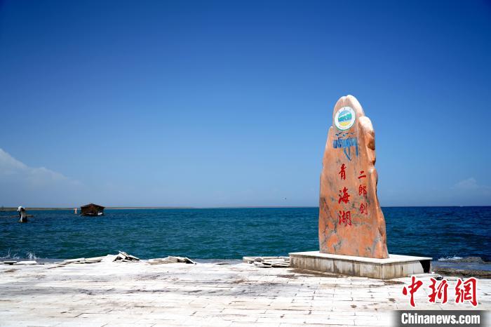 圖為青海湖景區(qū)一角?！O睿 攝