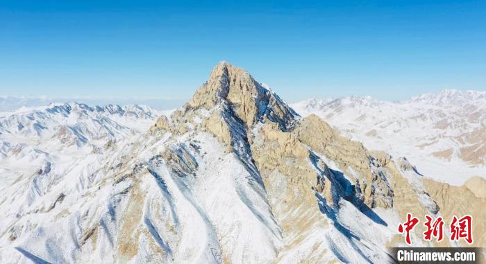 圖為山川被白雪覆蓋?！《继m縣融媒體中心供圖