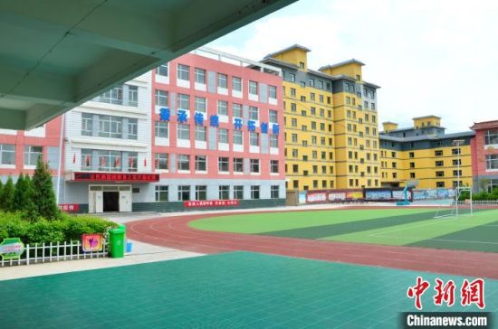 圖為化隆縣第一小學(xué)?！◆?shù)り枴z