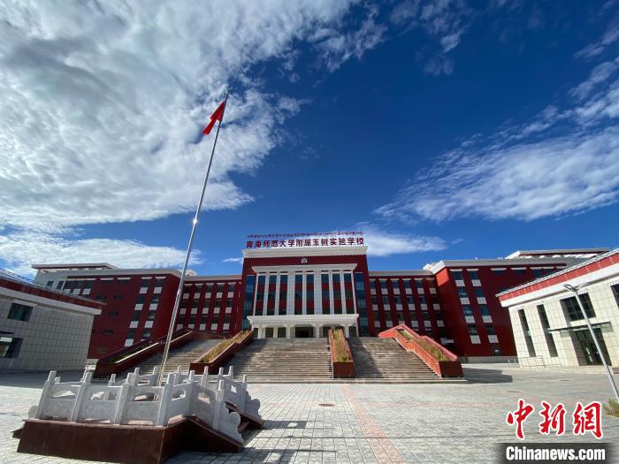 瀾滄江畔開(kāi)出“教育格?；ā保含F(xiàn)代教育和生態(tài)教育并重