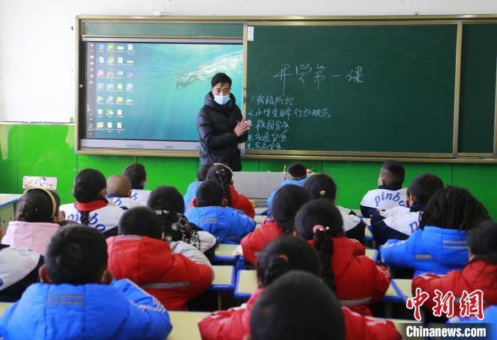 圖為學(xué)生正在上課?！●R銘言 攝
