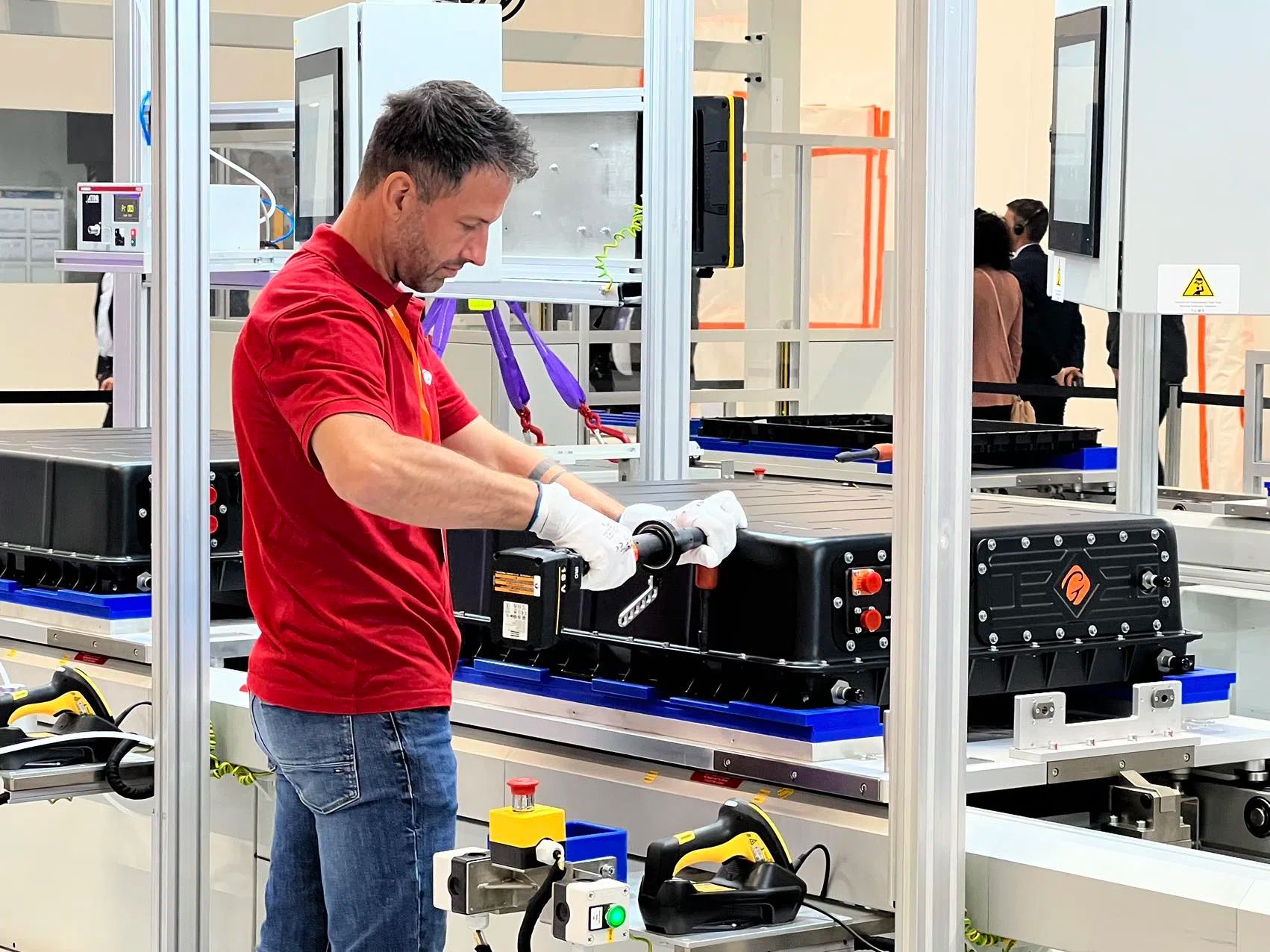 2023年9月國(guó)軒高科哥廷根工廠首款電池產(chǎn)品線投產(chǎn)。人民網(wǎng)記者 李強(qiáng)攝