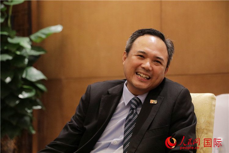 馬來西亞駐南寧總領(lǐng)事館總領(lǐng)事阿哈默·法蒂爾·伊斯邁爾在2024中國-東盟教育交流周期間接受人民網(wǎng)專訪。人民網(wǎng) 王婧攝