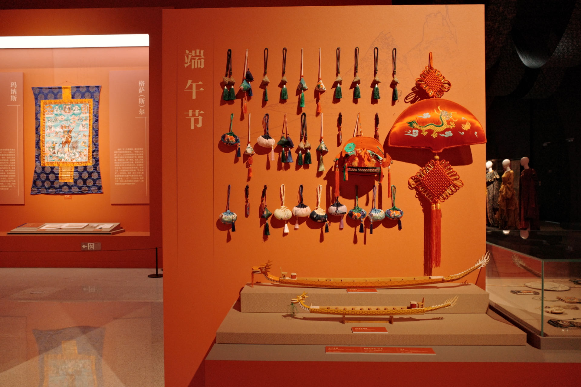 “氣象萬千——中國非遺保護(hù)實(shí)踐主題展”展示了端午節(jié)主題的非遺。人民網(wǎng)記者 劉微攝