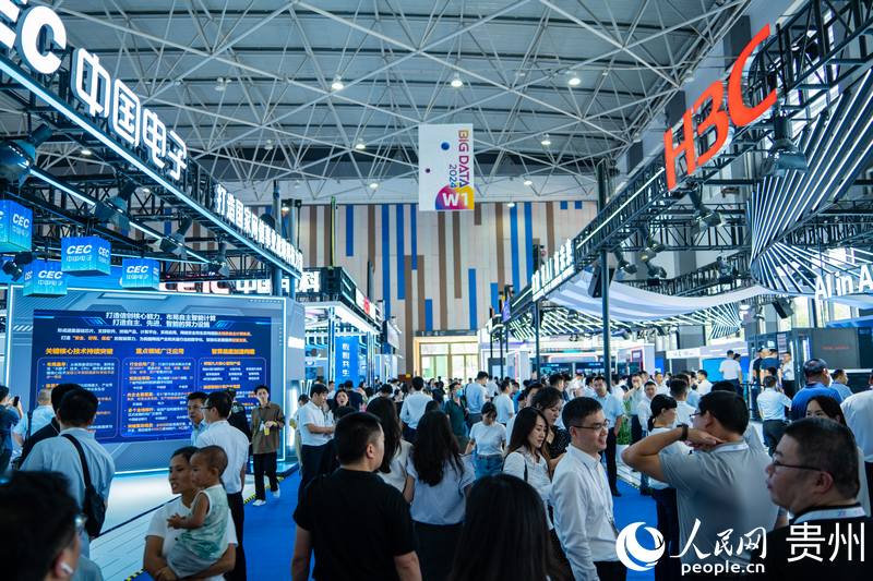 3、2024數(shù)博會共吸引400余家展商參展。人民網(wǎng) 陽茜攝.jpg