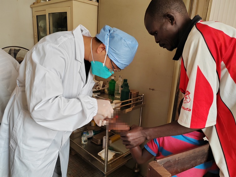 第20批援中非中國(guó)醫(yī)療隊(duì):不以山海為遠(yuǎn) 傳播仁心仁術(shù)