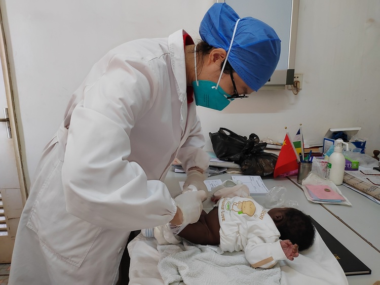 第20批援中非中國(guó)醫(yī)療隊(duì):不以山海為遠(yuǎn) 傳播仁心仁術(shù)