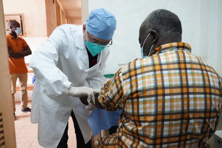 第20批援中非中國(guó)醫(yī)療隊(duì):不以山海為遠(yuǎn) 傳播仁心仁術(shù)