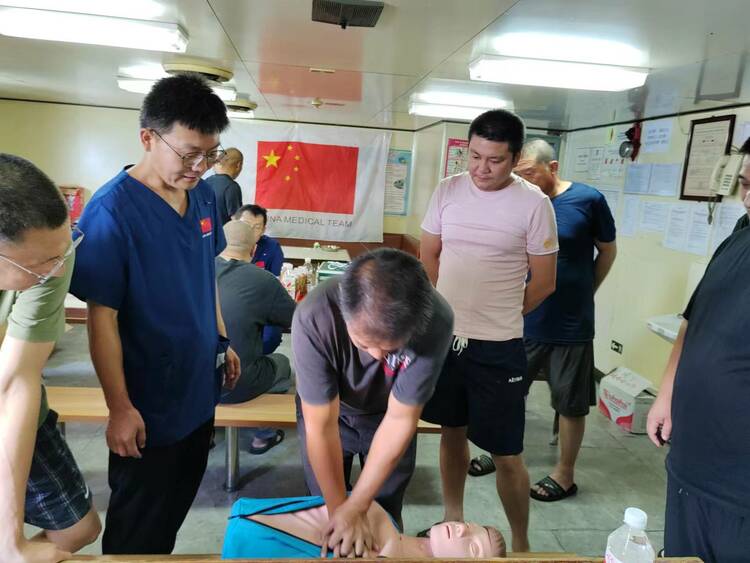 資訊有故事丨援外醫(yī)療隊(duì)員的中秋心愿:“為更多有需要的人送去健康與希望”