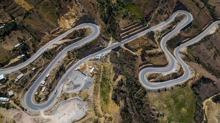 資訊有故事丨秘魯安第斯國家公路項(xiàng)目 “為當(dāng)?shù)孛癖娦藿ㄐ腋:陀颜x之路”