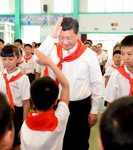 2014年5月30日，習近平總書記來到北京市海淀區(qū)民族小學，參加慶?！傲弧眹H兒童節(jié)活動。