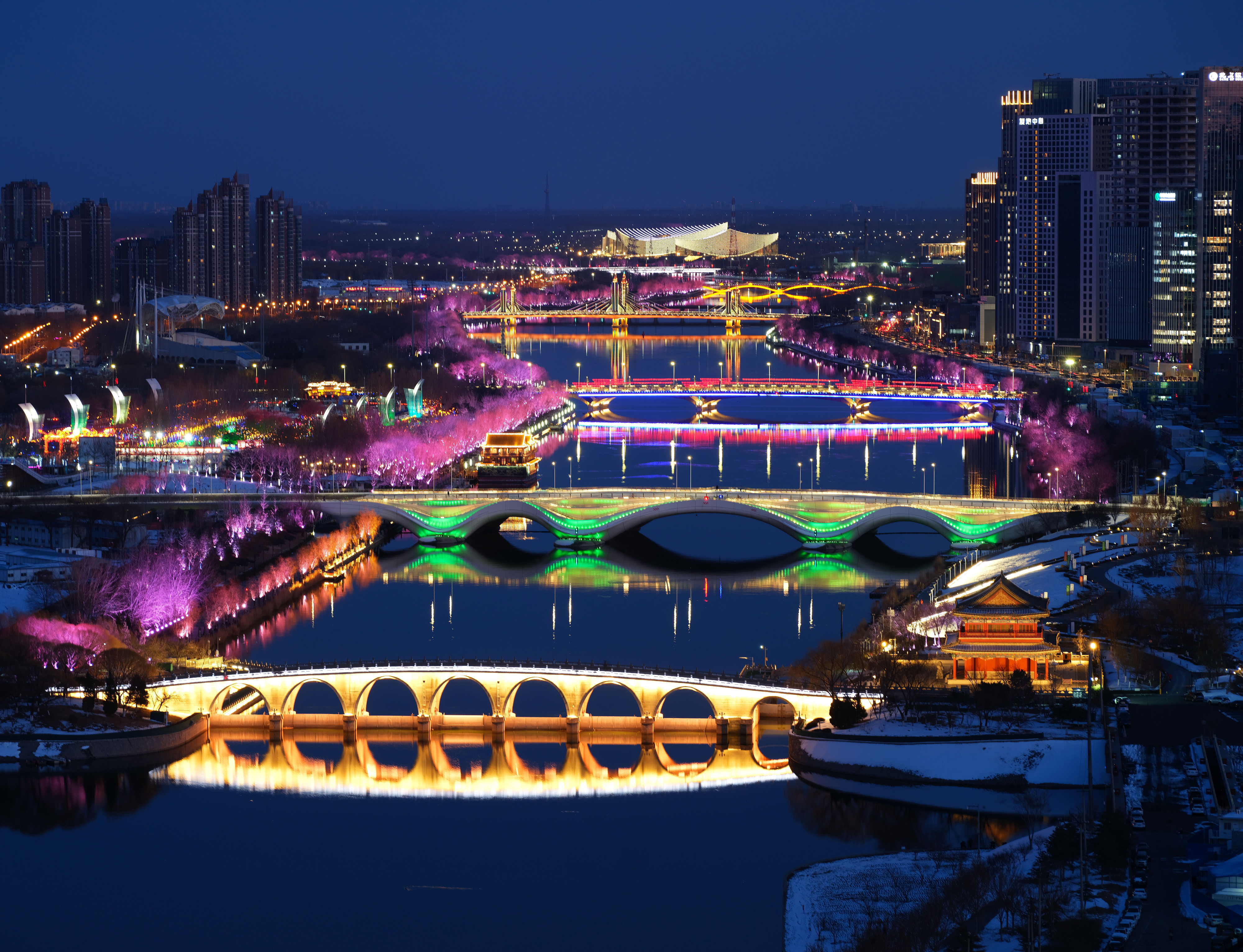 2024年2月22日，京杭大運河北京通州段夜景。