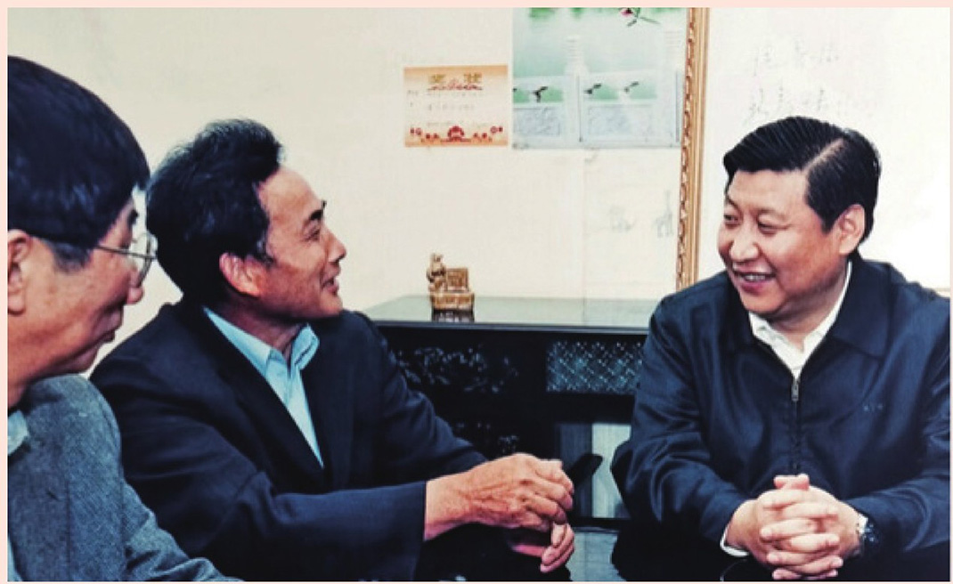 2003年4月24日，時任浙江省委書記習近平在浙江下姜村調(diào)研。