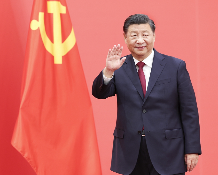 2022年10月23日，習近平在北京人民大會堂同采訪中共二十大的中外記者親切見面。