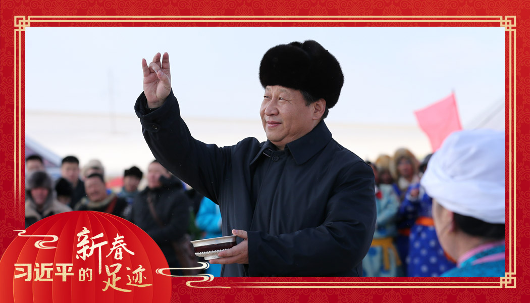 2014年1月27日，習近平總書記在內(nèi)蒙古錫林浩特市寶力根蘇木（鄉(xiāng)）參加冬季那達慕“五畜祈?！眱x式。