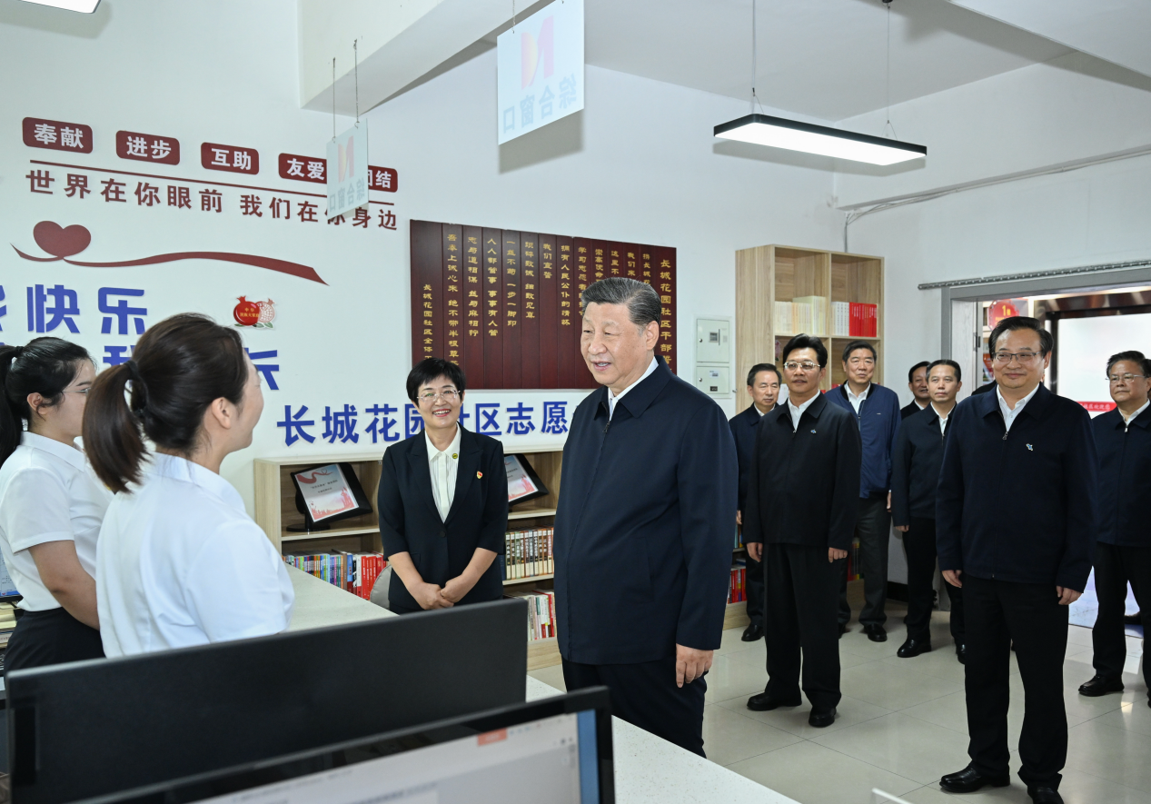 2024年6月19日，習(xí)近平總書(shū)記來(lái)到寧夏銀川市金鳳區(qū)長(zhǎng)城花園社區(qū)考察。