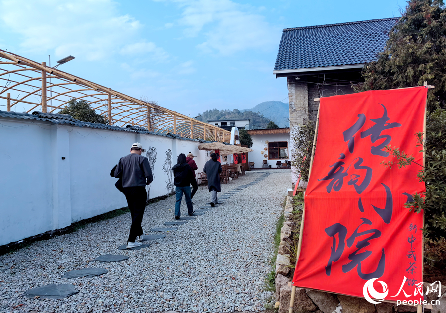 舊茶廠改造后的“傳韻小院”新中式茶館。人民網(wǎng)記者 林曉麗攝