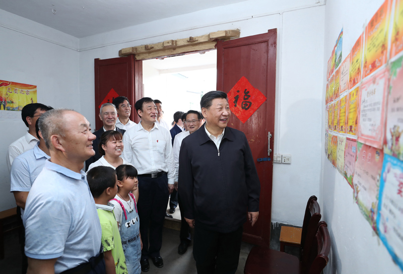 2019年5月20日，習近平總書記在江西省贛州市于都縣梓山鎮(zhèn)潭頭村看望村民孫觀發(fā)一家人。