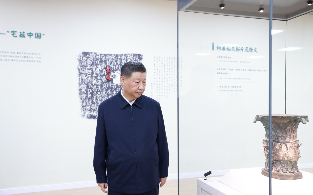 2024年9月10日，習(xí)近平總書(shū)記在前往甘肅考察途中，來(lái)到陜西寶雞參觀寶雞青銅器博物院。