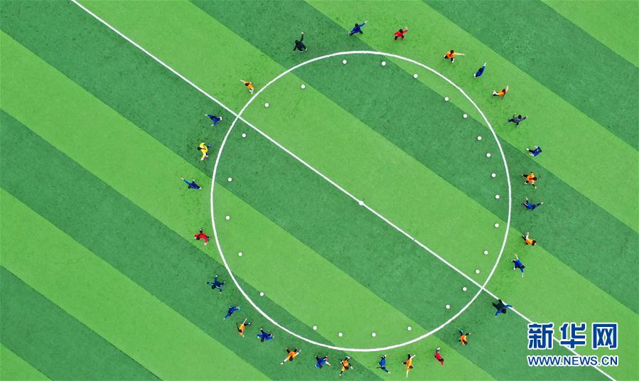 （體育·專題）（26）足球——踢球吧！草原女孩