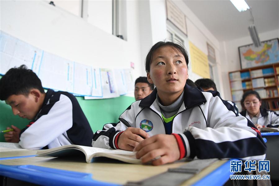 （體育·專題）（21）足球——踢球吧！草原女孩