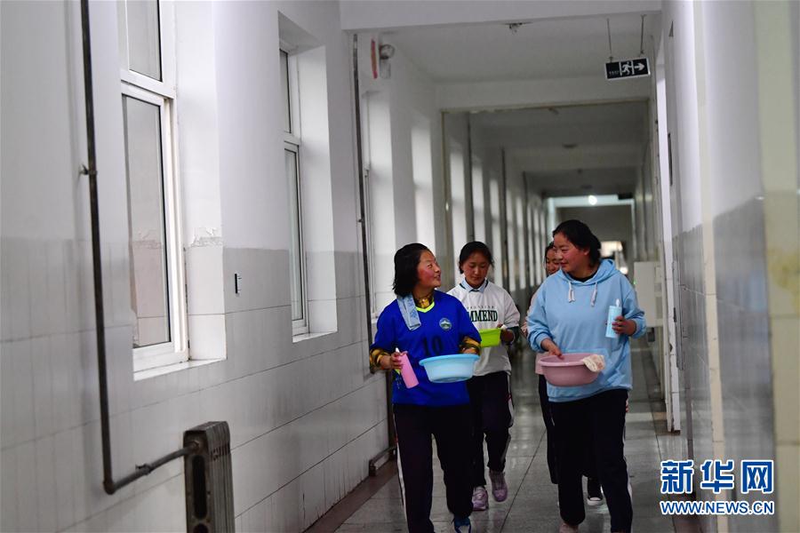 （體育·專題）（23）足球——踢球吧！草原女孩