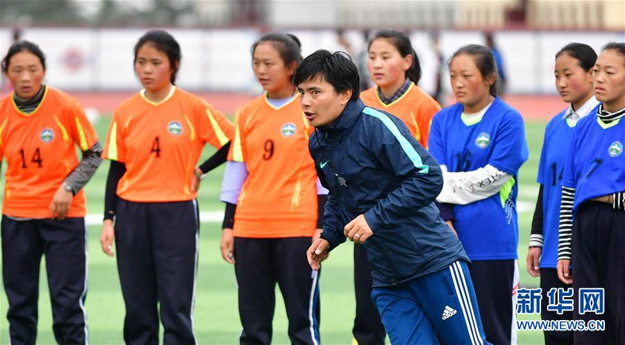 （體育·專題）（16）足球——踢球吧！草原女孩