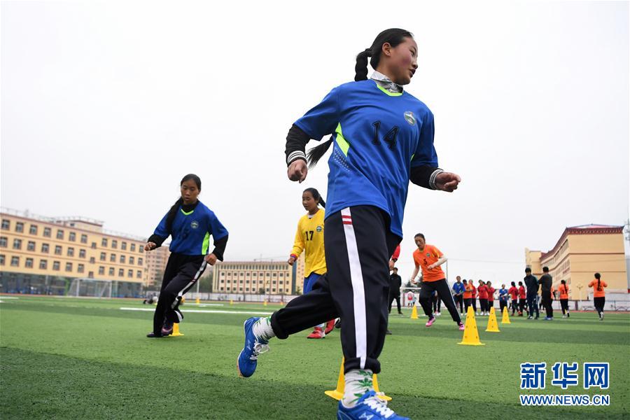 （體育·專題）（13）足球——踢球吧！草原女孩