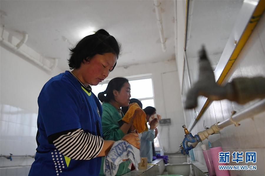 （體育·專題）（25）足球——踢球吧！草原女孩