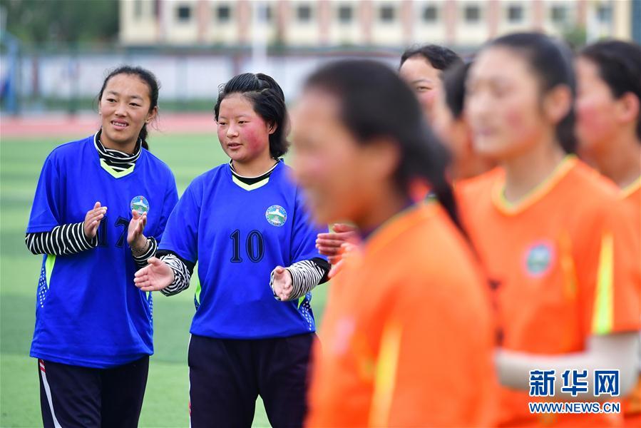 （體育·專題）（18）足球——踢球吧！草原女孩