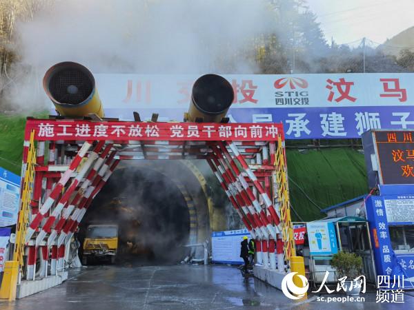 獅子坪隧道口。郭瑩 攝