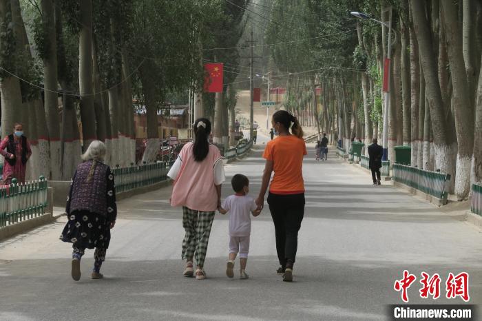 圖為進藏先遣英雄連誓師地原址所在的新疆維吾爾自治區(qū)和田地區(qū)于田縣普魯村現(xiàn)貌?！畛坛?攝