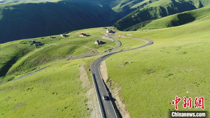 四川道孚：打通交通脈絡(luò)，連通百姓幸福