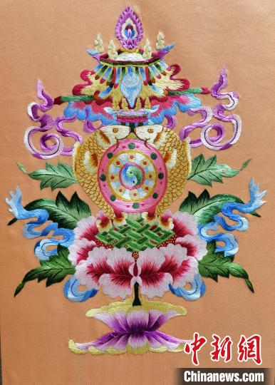 圖為藏繡作品。　祁增蓓 攝