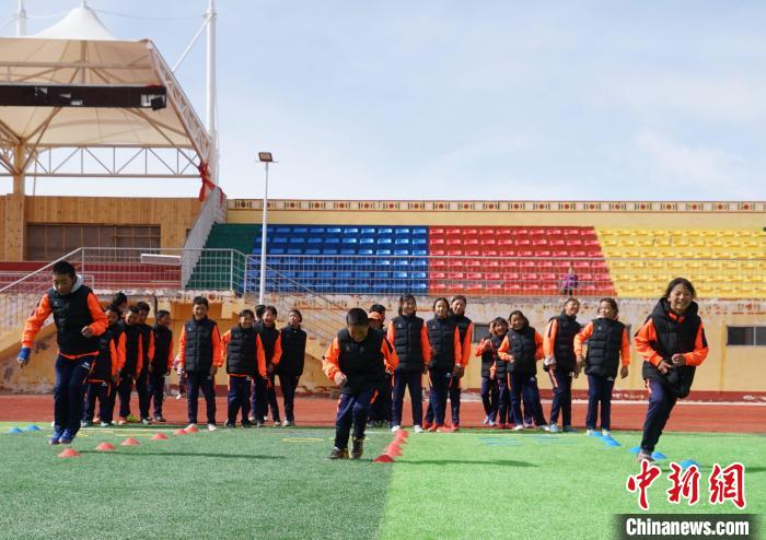 圖為孩子們正在進(jìn)行訓(xùn)練?！●R銘言 攝