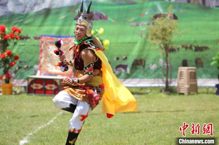 圖為演出人員表演現(xiàn)場?！“喱斂h文體旅游廣電局 供圖