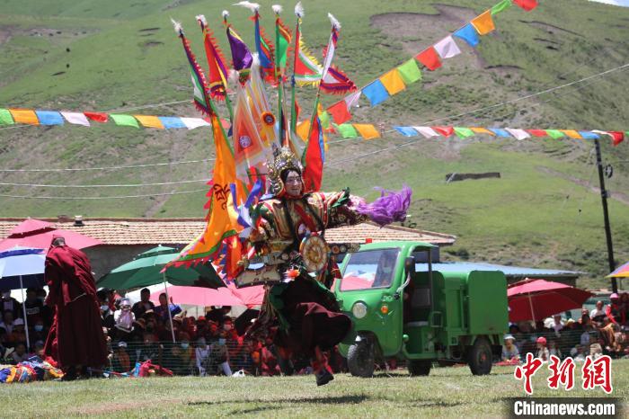 圖為表演現(xiàn)場?！“喱斂h文體旅游廣電局 供圖