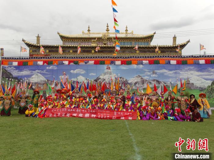 圖為全體演員合影?！“喱斂h文體旅游廣電局 供圖