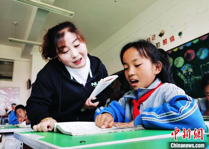 (人民幸福生活)青海藏鄉(xiāng):小學(xué)教師十八載傳道授業(yè)的高原不了情