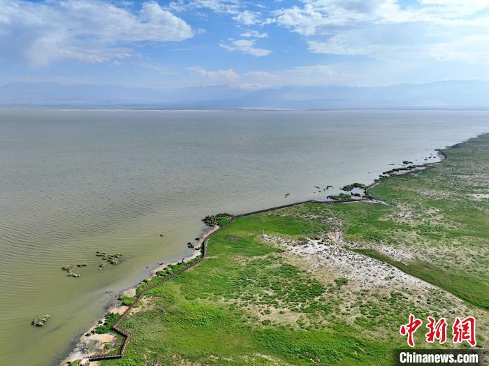 圖為航拍都蘭湖國家濕地公園?！∑钤鲚?攝