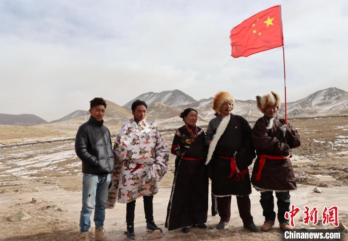 圖為青海省治多縣索加鄉(xiāng)干部群眾。(資料圖) 治多縣委宣傳部 供圖