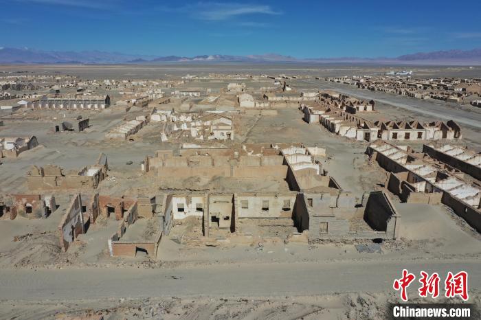 航拍青海省海西蒙古族藏族自治州茫崖市冷湖石油工業(yè)遺址保護(hù)區(qū)?！●R銘言 攝