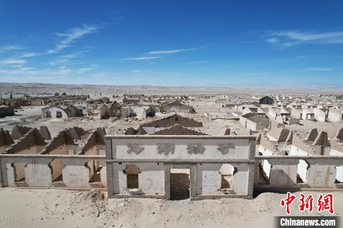 航拍青海省海西蒙古族藏族自治州茫崖市冷湖石油工業(yè)遺址保護(hù)區(qū)?！●R銘言 攝