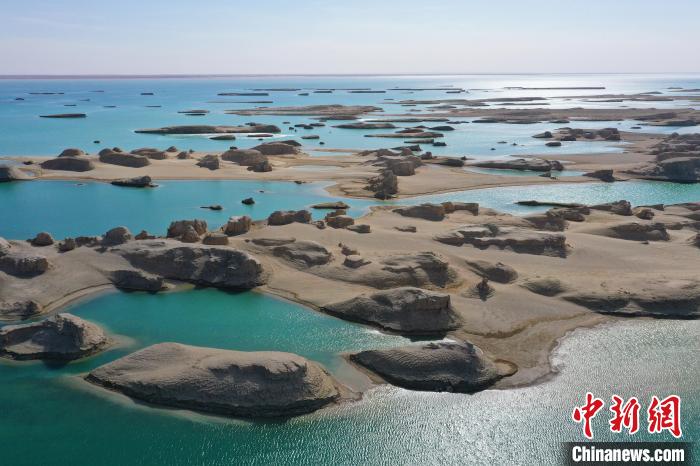 航拍青海大柴旦烏素特水上雅丹奇特景觀?！●R銘言 攝