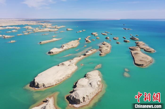 航拍青海大柴旦烏素特水上雅丹奇特景觀?！●R銘言 攝