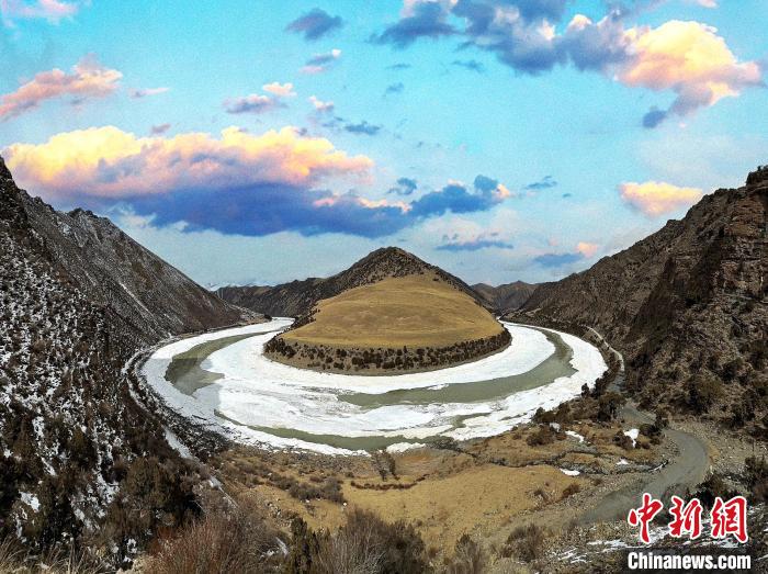 青海三江源:“生態(tài)衛(wèi)士”雪地長途跋涉巡護生態(tài)