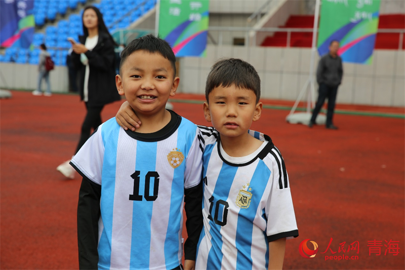 小小足球員。人民網(wǎng) 馬可欣攝